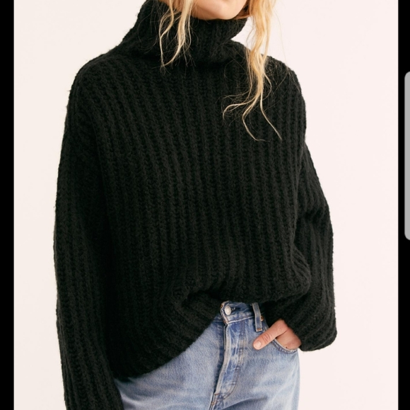 Free People Sweaters - Free People Fluffy Fox Sweater 🖤🖤🎁🎁